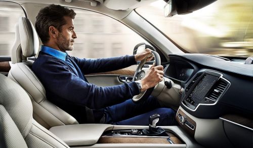 Volvo Cars расширяет функционал комплекса систем безопасности IntelliSafe для ранее произведённых автомобилей