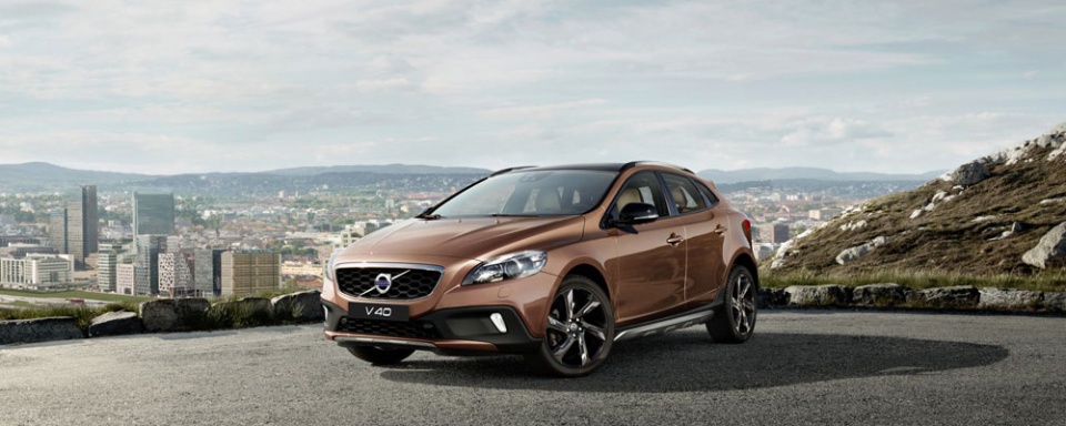 Volvo V40 Cross Country награжден премией «автомобиль года в России»